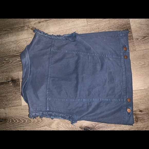 Sleeveless jean jacket - Picture 3 of 3